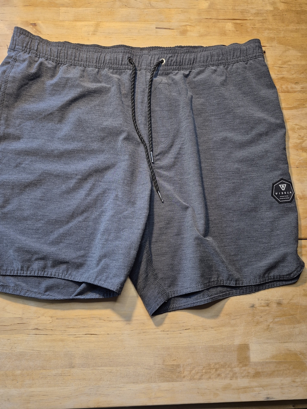 VISSLA Men's Heather Charcoal Athletic Shorts with Drawcord